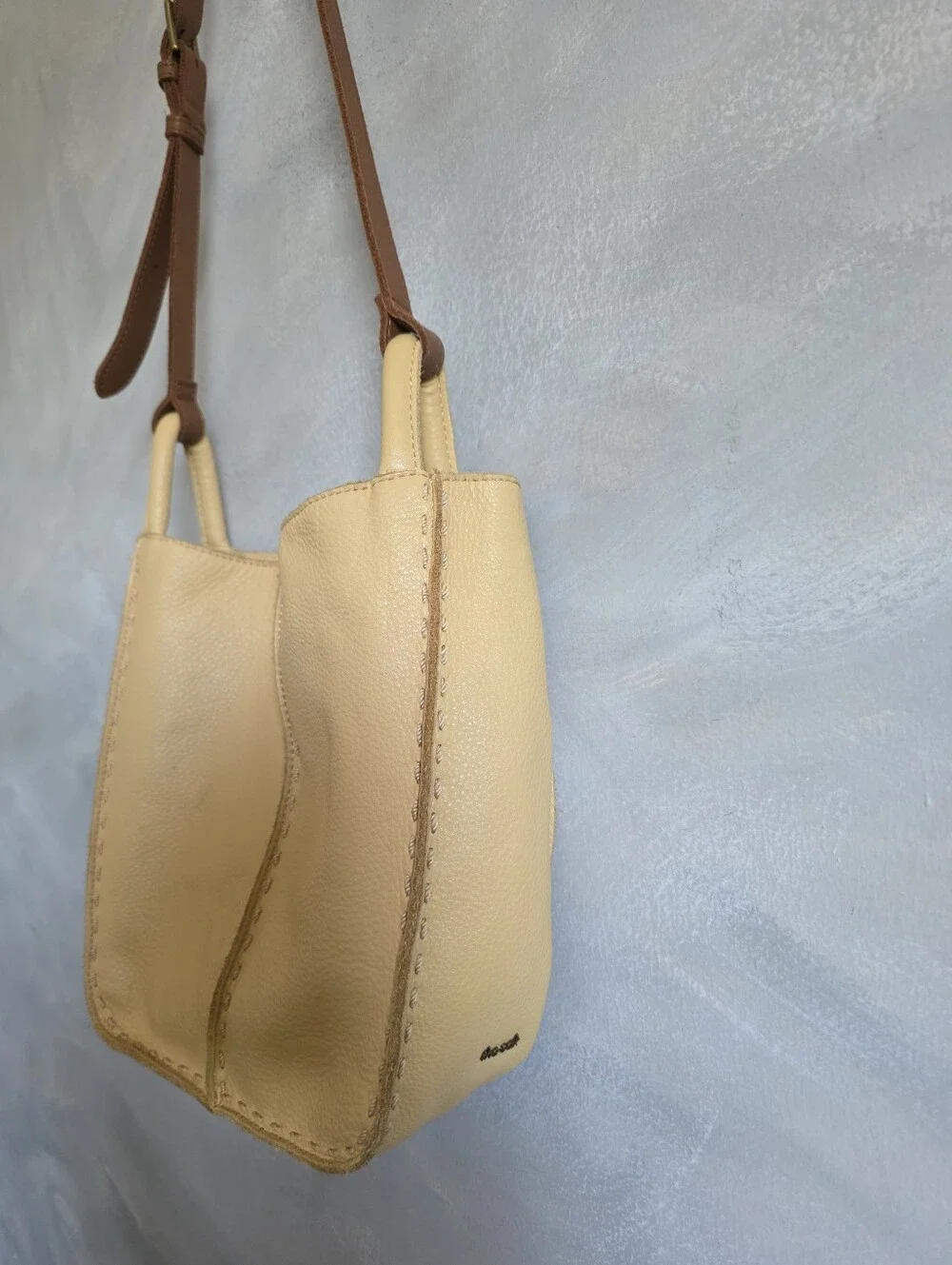 The Sak Los Feliz Slouchy Crossbody Yellow Leather Two Tone Pebbled 11.5x10x4 - Picture 5 of 13